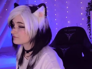 Blonde teen Sierras first erotic masturbation video