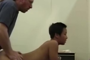 Young asian pussypounded after getting licked